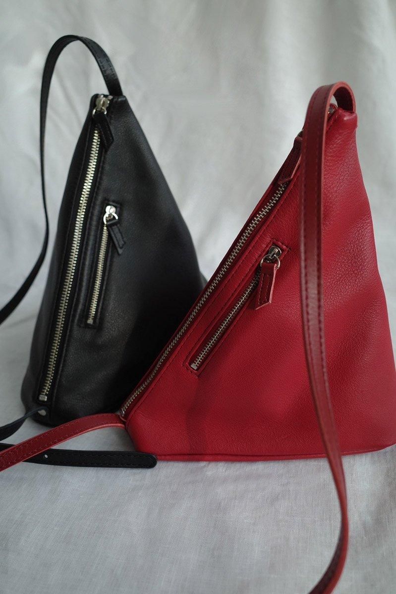 TRIANGLE LEATHER BAG /REDBLK
