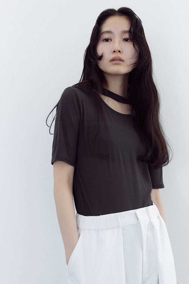 NECK SLIT SHEER TOP /CHARCOAL