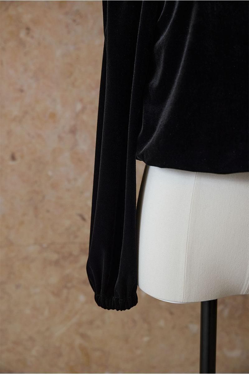 ROUND CUTTING VELOUR TOP /BLK - MEER.