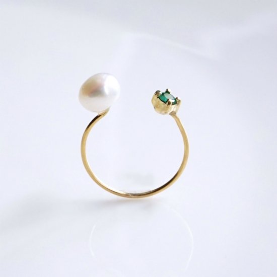 Lipatti jewelry K18エメラルドと淡水真珠のフォークリング ～Sanna