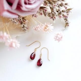 タンザナイト ペアシェイプ ホワイトゴールド スタッド ピアス