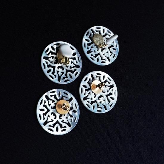 白蝶貝　透かし彫り　鳥と花　トップのみ 白蝶貝 透かし彫り 鳥と花 トップのみ