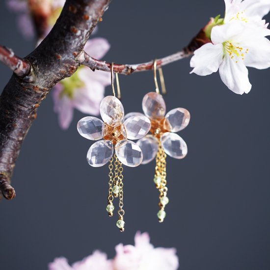 14KGFローズクォーツの花びらによる桜のピアス ～Cherry blossom