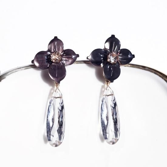 蓮花の水晶　ピアス　いろはオリジナル　サージカルステンレス　匿名配送 2way☆白蝶貝とオパール、水晶による花水木/ハナミズキの