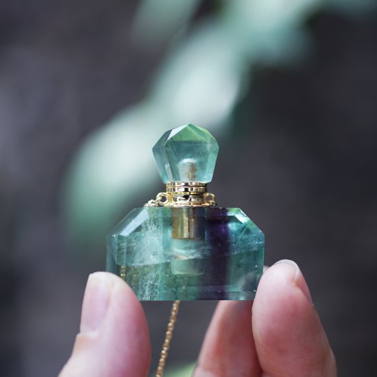 フローライトの香水瓶☆50cmネックレス ～Jewel perfume bottle