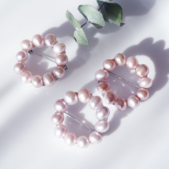 天然の色★桜真珠のサークルブローチ　～花影