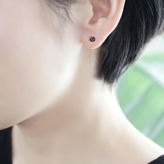 合成アレキサンドライトの4mmピアス・サージカルステンレス