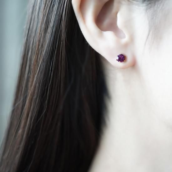 Amazon | K10YG アレキサンドライト 6mm 大粒 スクエア ピアス