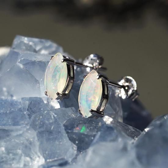 マーキスカットオパールのスタッドピアスSilver925 ～風花（かざはな）