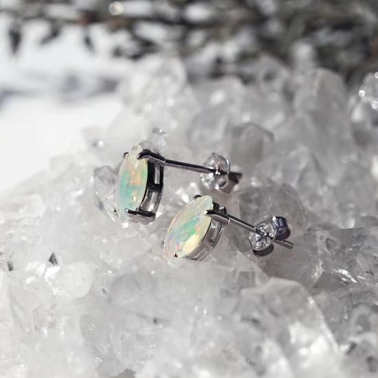 マーキスカットオパールのスタッドピアスSilver925 ～風花（かざはな）