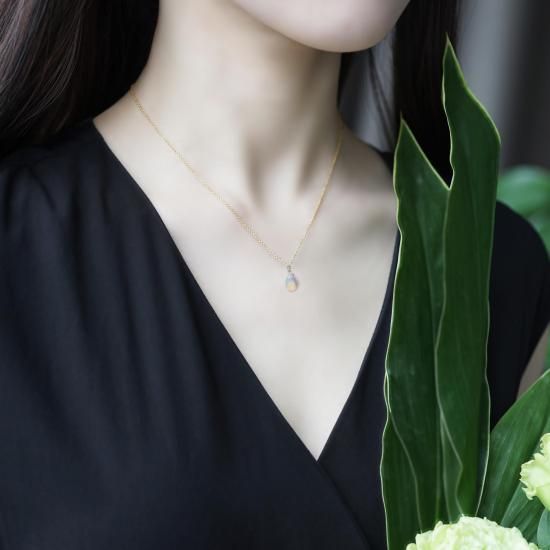 エチオピア産オパールのペアシェイプ一粒ネックレス・サージカル