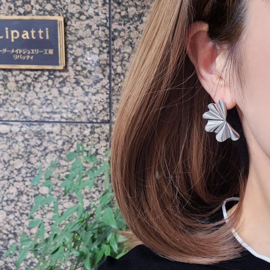 蓮の葉のピアス☆サージカルステンレス・イヤリング可・ゴールド