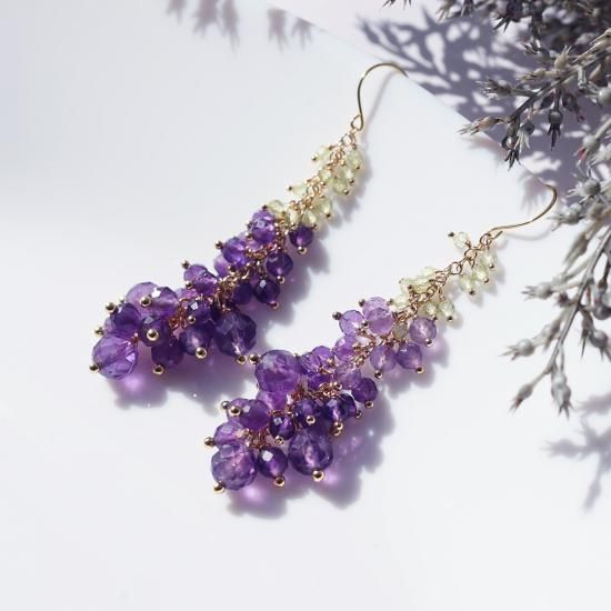 紫の天然石によるデルフィニウムのピアス ～Delfina