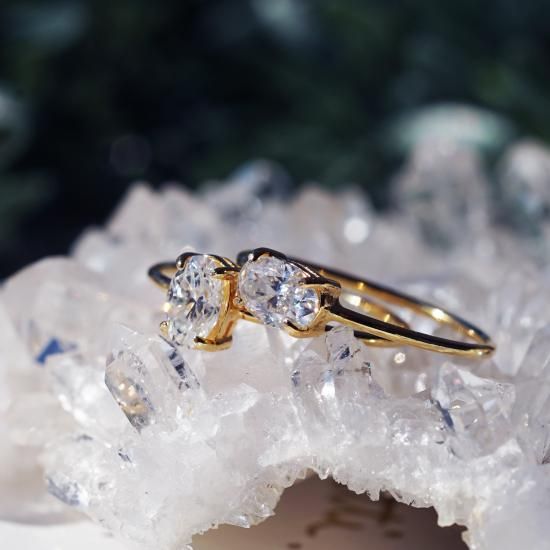 モアサナイト6mmのオーバルファセット爪留めリング・縦横可 ～天狼