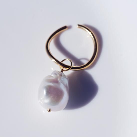 片方販売】大粒バロック淡水真珠のステンレスイヤーカフ・ピアス可
