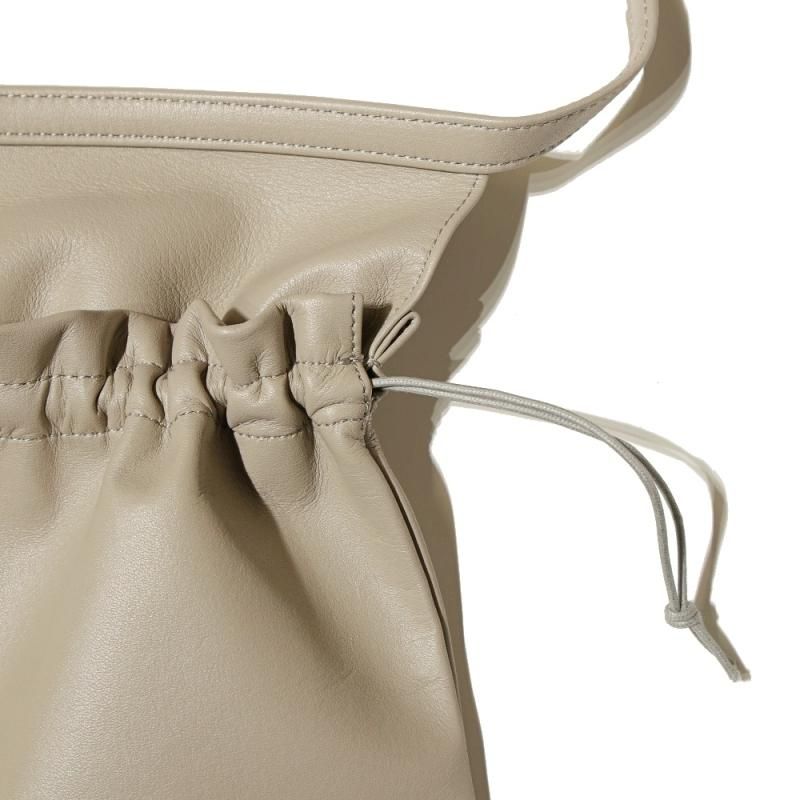 cow red cross bag small (qn-rb-rcs Oak) Hender Scheme