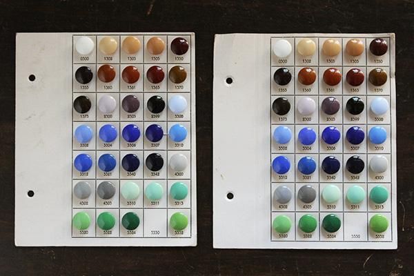 ガラスボタンの色見本シート／茶青緑系 - チャルカお買いものサイト