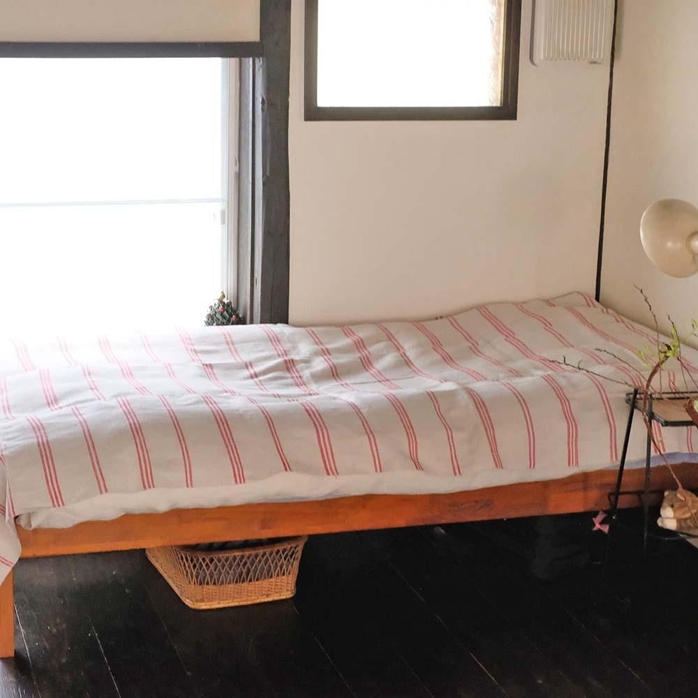 シンプル赤ラインのベッドカバー ルーマニア チャルカお買いものサイト Charkha Shopping Site シンプル赤ラインのベッドカバー ルーマニア チャルカお買いものサイト Charkha Shopping Site