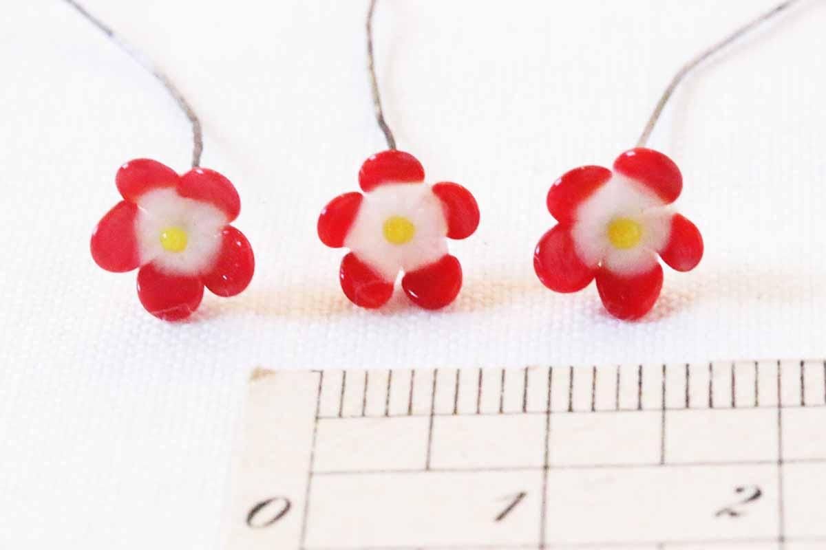 赤、白、ピンクのお花　　ガラス細工 赤、白、ピンクのお花 ガラス細工