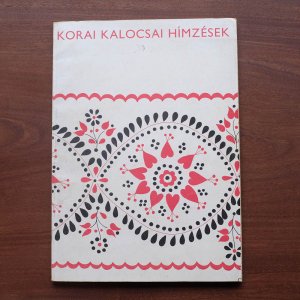 ハンガリーのカロチャ刺しゅう図案集『KORAI KALOCSAI HIMZESEK』