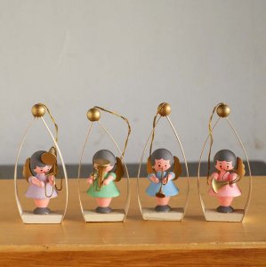 エルツの木の人形セット（管楽器を奏でる女の子たち）／ドイツ