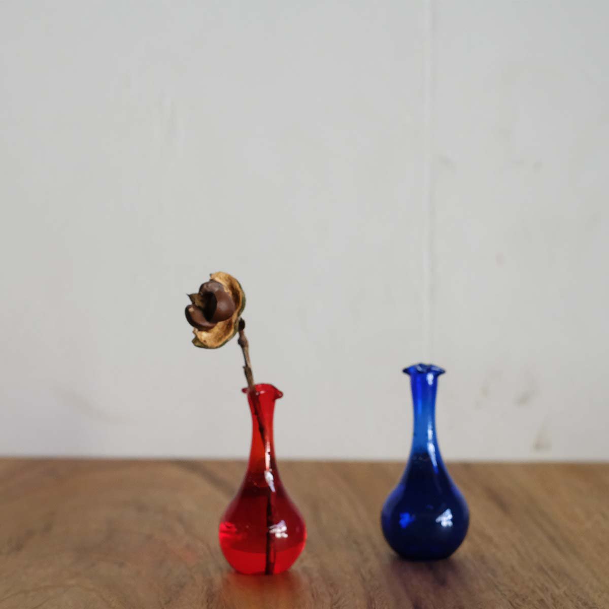吹きガラスの花瓶（赤・青）／チェコ チャルカお買いものサイト／CHARKHA shopping site