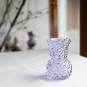プレスガラスの花瓶（透明紫）／チェコ
