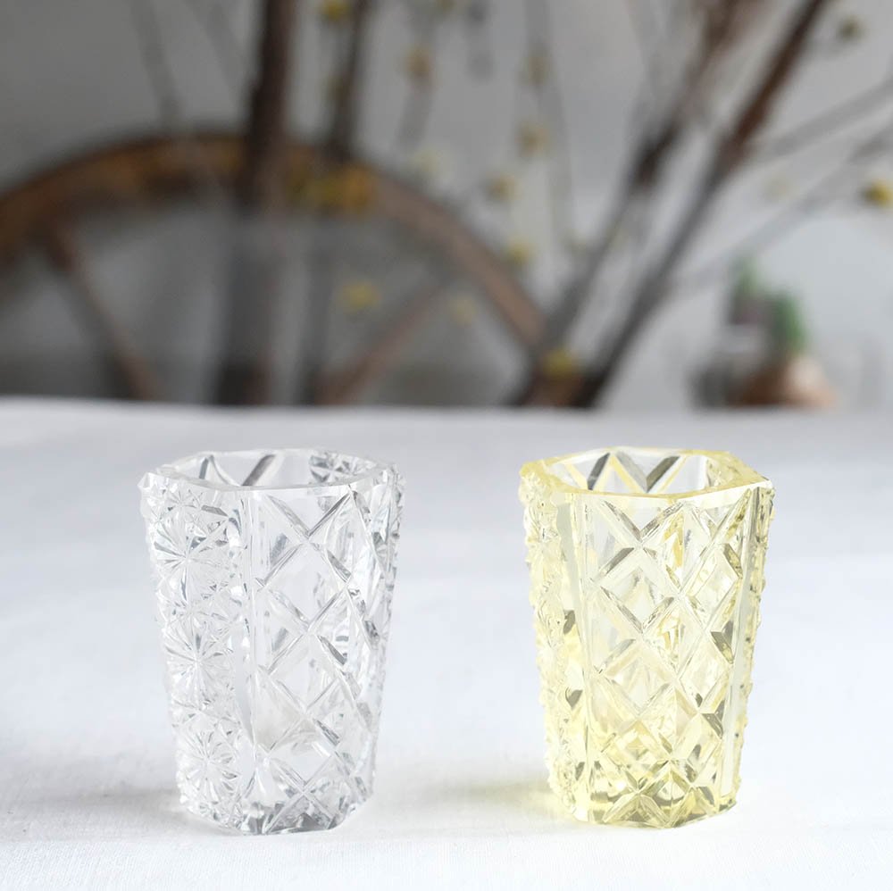 プレスガラスの花瓶（六角形）／ドイツ - チャルカお買いものサイト 