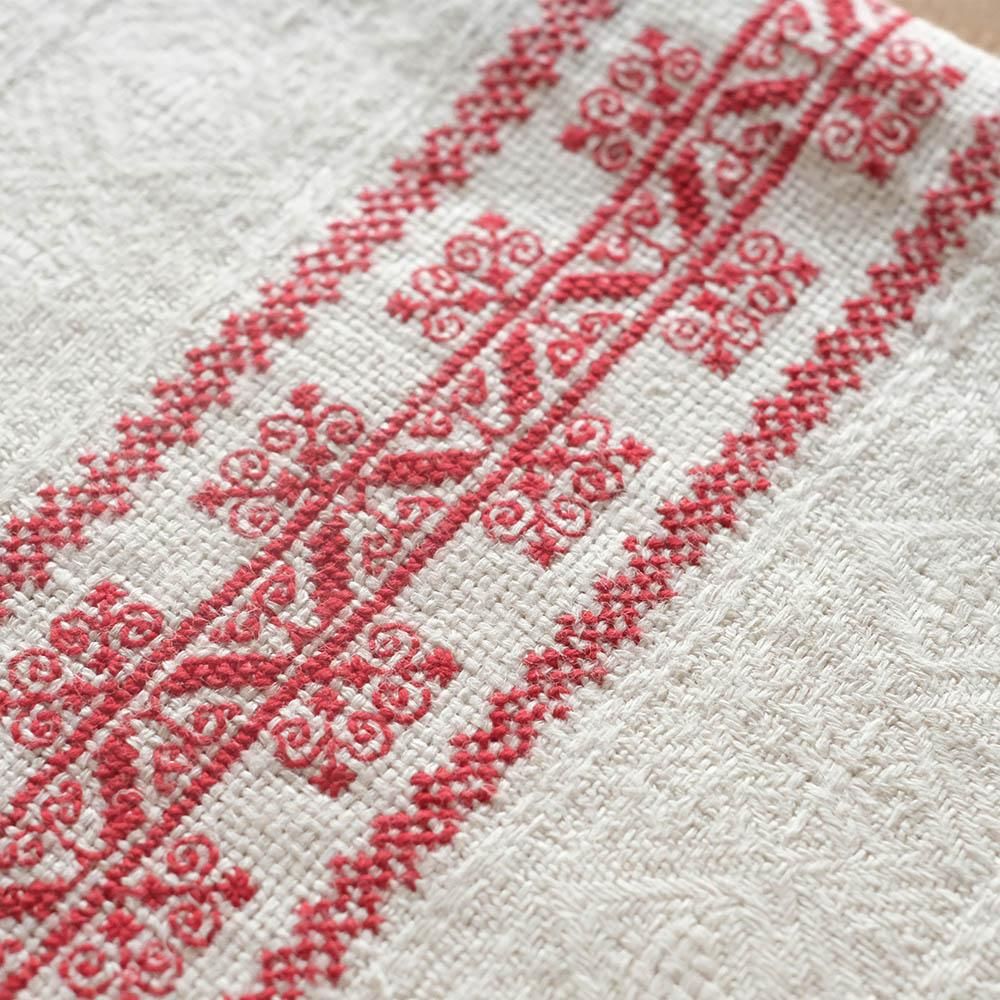 赤い刺繍タオルケット 民族手芸 苗族クロスステッチ 赤布 インテリアに最適 赤い刺繍タオルケット 民族手芸 苗族クロスステッチ 赤布 インテリアに