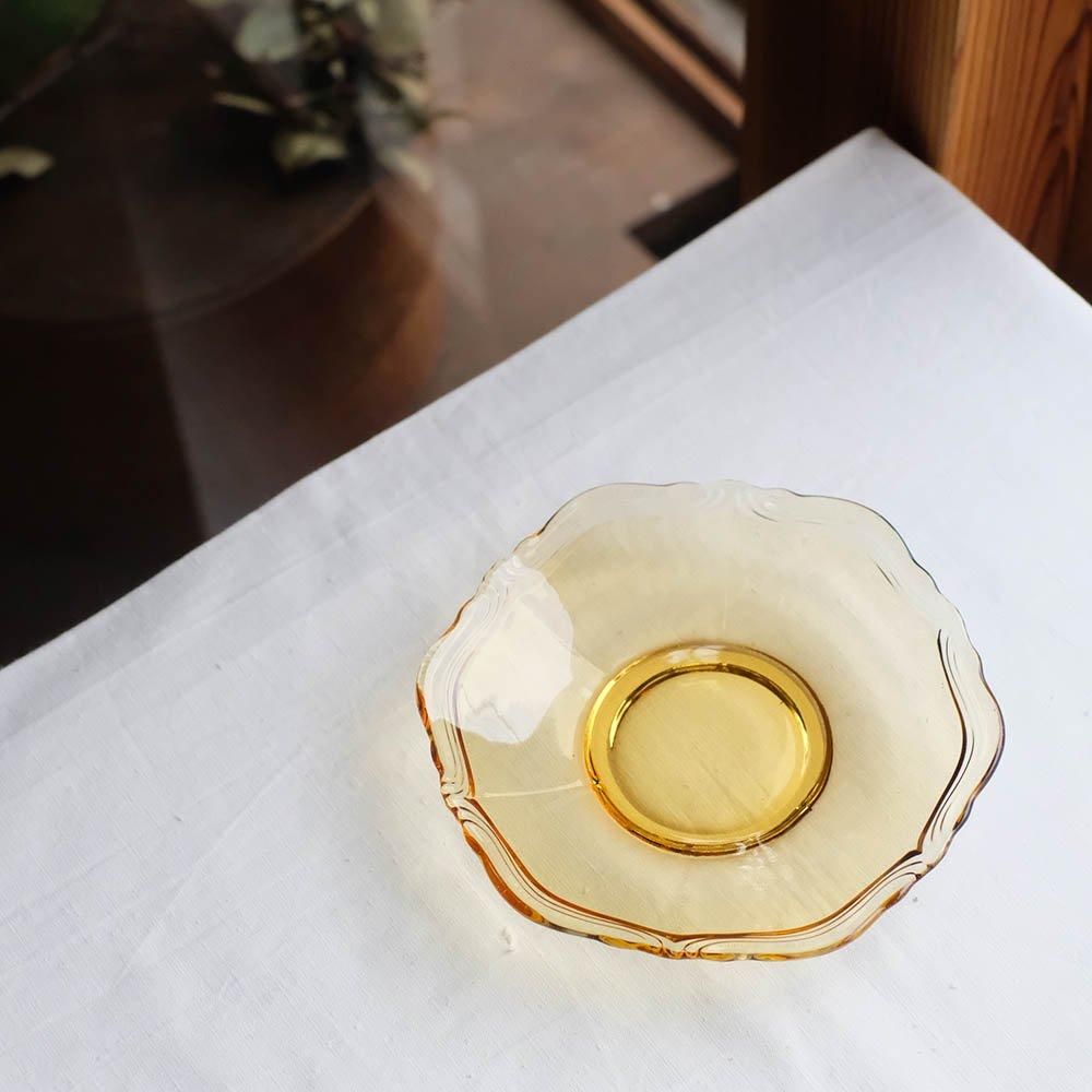 額縁のような飴色ガラスのお皿／チェコ - チャルカお買いものサイト