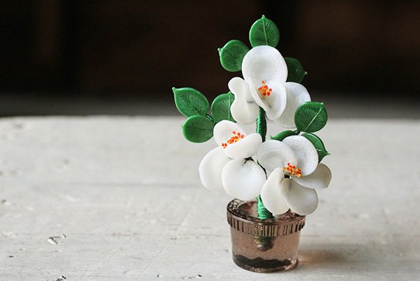 植木鉢に咲くガラスの花（白）／チェコ - チャルカお買いものサイト／CHARKHA shopping site