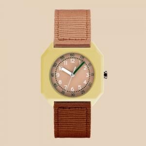 <img class='new_mark_img1' src='https://img.shop-pro.jp/img/new/icons59.gif' style='border:none;display:inline;margin:0px;padding:0px;width:auto;' />mini kyomo kids watch - Cherry Bomb - 