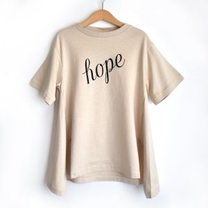 <img class='new_mark_img1' src='https://img.shop-pro.jp/img/new/icons47.gif' style='border:none;display:inline;margin:0px;padding:0px;width:auto;' />【GRIS】Back Flare T-shirts - Sand