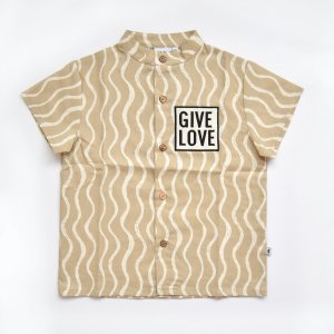 <img class='new_mark_img1' src='https://img.shop-pro.jp/img/new/icons47.gif' style='border:none;display:inline;margin:0px;padding:0px;width:auto;' />【BEAU LOVES】CARAMEL WIGGLE PRINT RELAXED FIT SHORT SLEEVE SHIRT