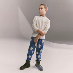 <img class='new_mark_img1' src='https://img.shop-pro.jp/img/new/icons47.gif' style='border:none;display:inline;margin:0px;padding:0px;width:auto;' />【BEAU LOVES】SET SAIL BLUE BIRDS SWEATPANTS