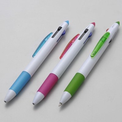 ３色ボールペン