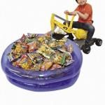 ノベルティ・粗品で人気の「パワーショベル人気お菓子いろいろすくいどりプレゼント」