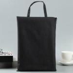 ノベルティ・粗品で人気の「 A4手提げバッグ チャック付き ブラック」