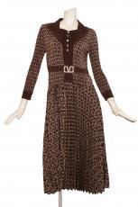 <img class='new_mark_img1' src='https://img.shop-pro.jp/img/new/icons21.gif' style='border:none;display:inline;margin:0px;padding:0px;width:auto;' />アウター調ベルトデザインプリーツワンピース