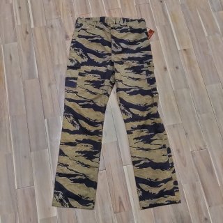<img class='new_mark_img1' src='https://img.shop-pro.jp/img/new/icons15.gif' style='border:none;display:inline;margin:0px;padding:0px;width:auto;' />【PRE-ORDER】TIGER CAMOUFLAGE TROUSERS / ADVISOR