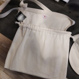 <img class='new_mark_img1' src='https://img.shop-pro.jp/img/new/icons15.gif' style='border:none;display:inline;margin:0px;padding:0px;width:auto;' />【PRE-ORDER】WHITE HBT APRON BAG