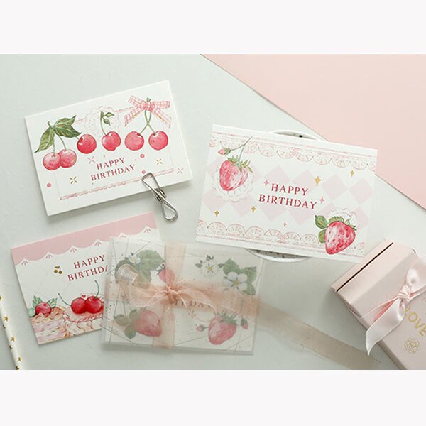 ファンシーなイチゴ柄のバースデーカード（お誕生日カード） 透明の封筒付き(各１枚)