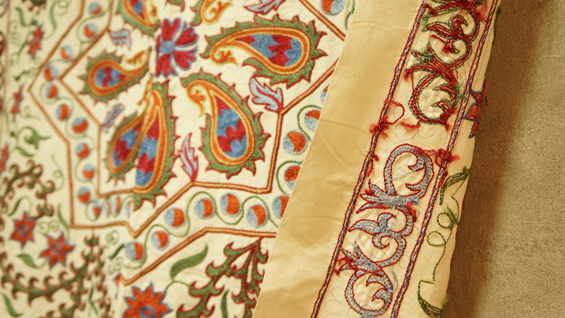 スザニ 淡い色調 タペストリー ウズベキスタン伝統刺繍 現金特価