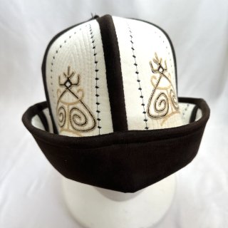 キルギス伝統の帽子　カルパック2