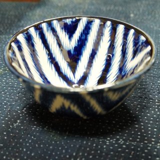 ウズベキスタン　リシタンの陶器　アドラス模様　カップ　青