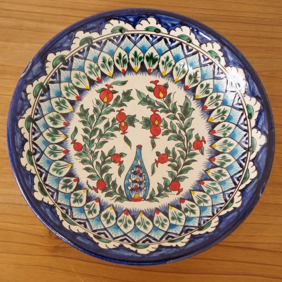ウズベキスタン リシタンの陶器 皿 ザクロ模様 19.5ｃｍ -01