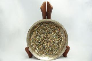 手彫り真鍮皿・中サイズ (皿立て・フック付属)
