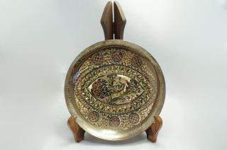 手彫り真鍮皿・中サイズ (皿立て・フック付属)