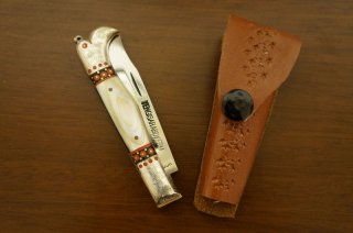 ウイグル人の伝統工芸装飾ナイフ　折りたたみ式-a (柄：銀、真鍮、牛角、貝殻)