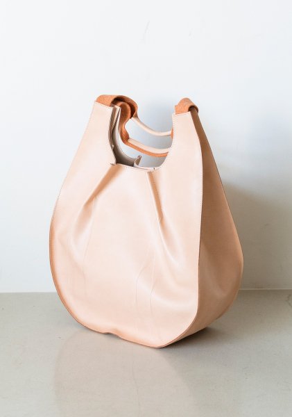<img class='new_mark_img1' src='https://img.shop-pro.jp/img/new/icons14.gif' style='border:none;display:inline;margin:0px;padding:0px;width:auto;' />CIRCLE [LEATHER BAG]<br>(NATURAL)